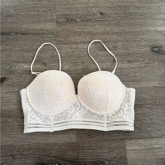 Victoria's Secret Lace Bralette in Cream - Picture 1 of 4